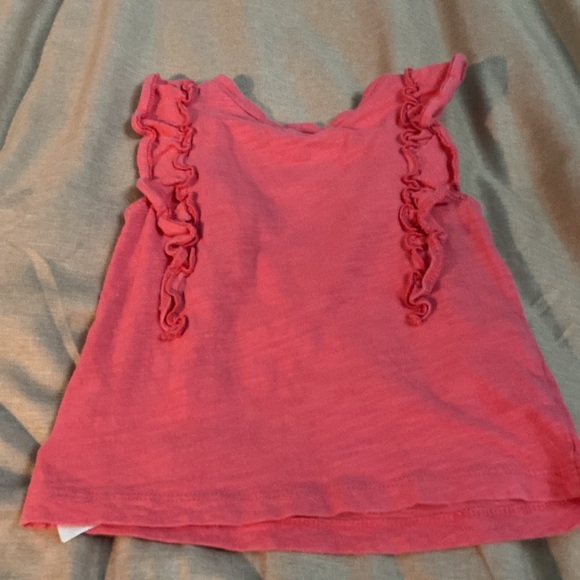2 sleeveless shirts - Picture 5 of 5